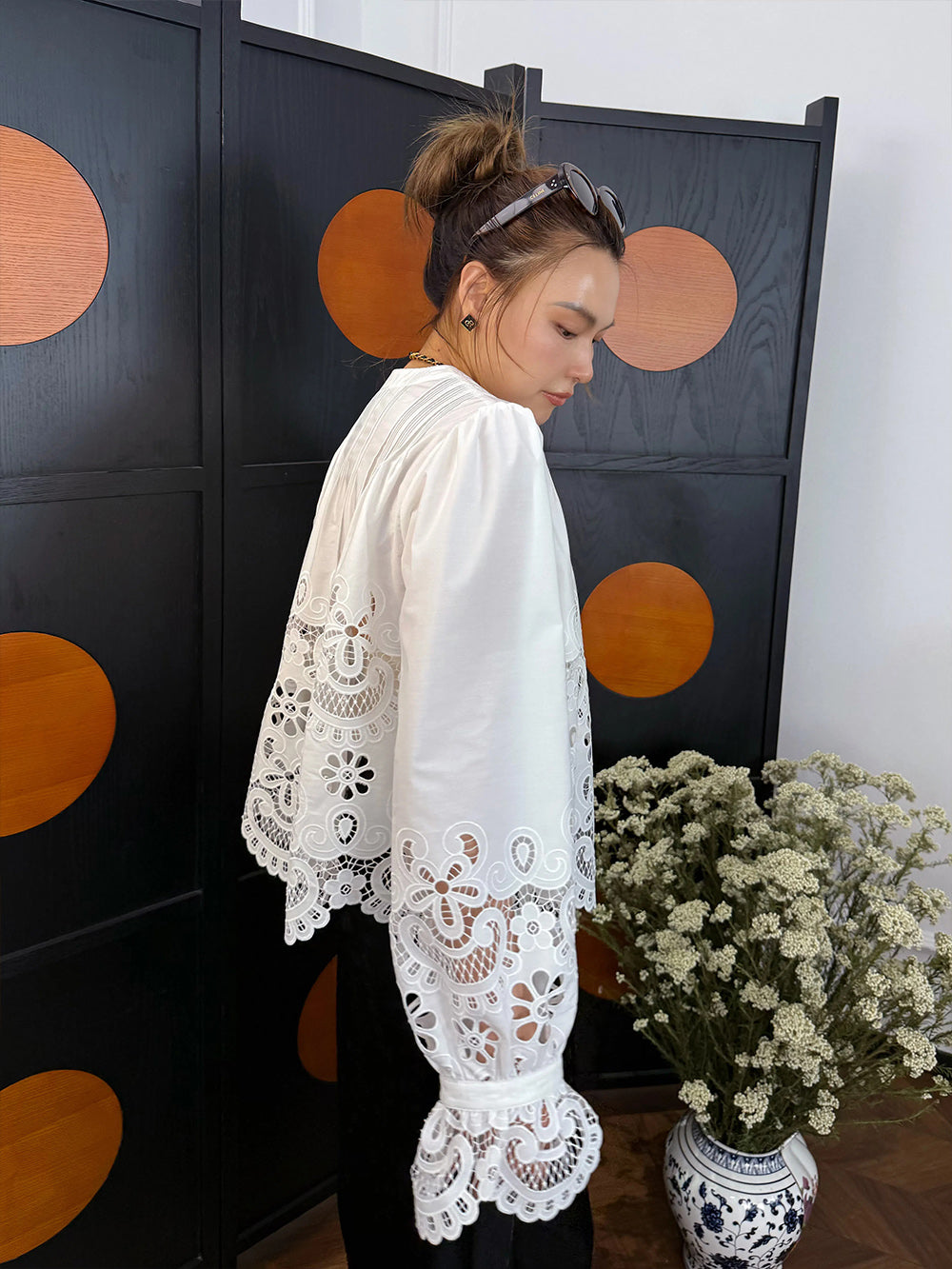 MUKZIN“Capsule Collection”White hollow-out lace loose shirt