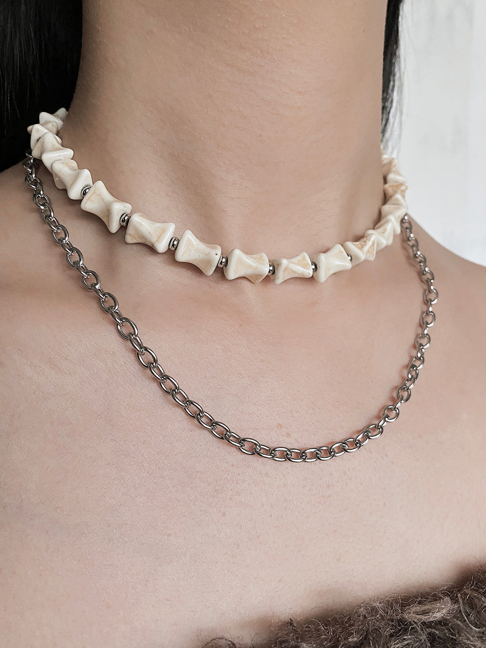MUKTANK×DARK DREAM Wasteland-style beaded necklace with a bone-shaped design, featuring a detachable chain and multiple ways of wearing