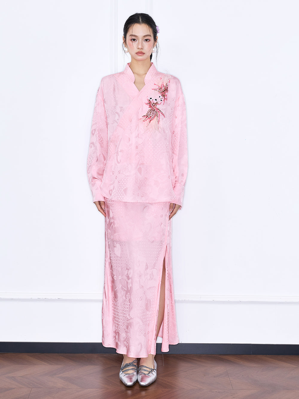 MUKZIN“Capsule Collection”Pink Floral Embroidery Collar Blouse | Oriental Style Long Sleeve Top