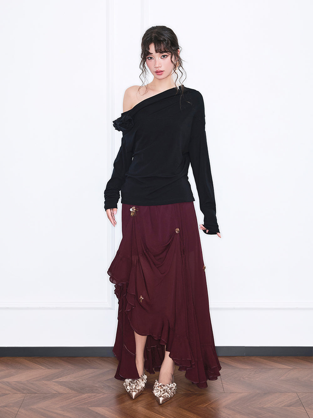 MUKZIN“Realm of Ethereal Mist”Off-the-shoulder loose long-sleeved shirt with three-dimensional flowers