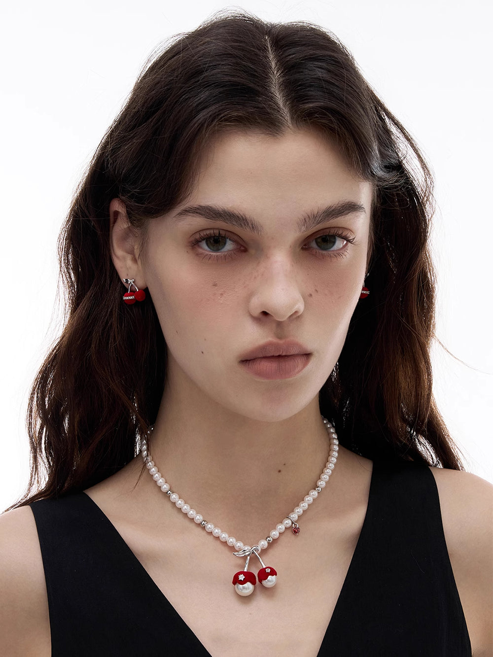 MUKTANK×SUN HUNTER Large-sized Velvet Cherry and Pearl Necklace