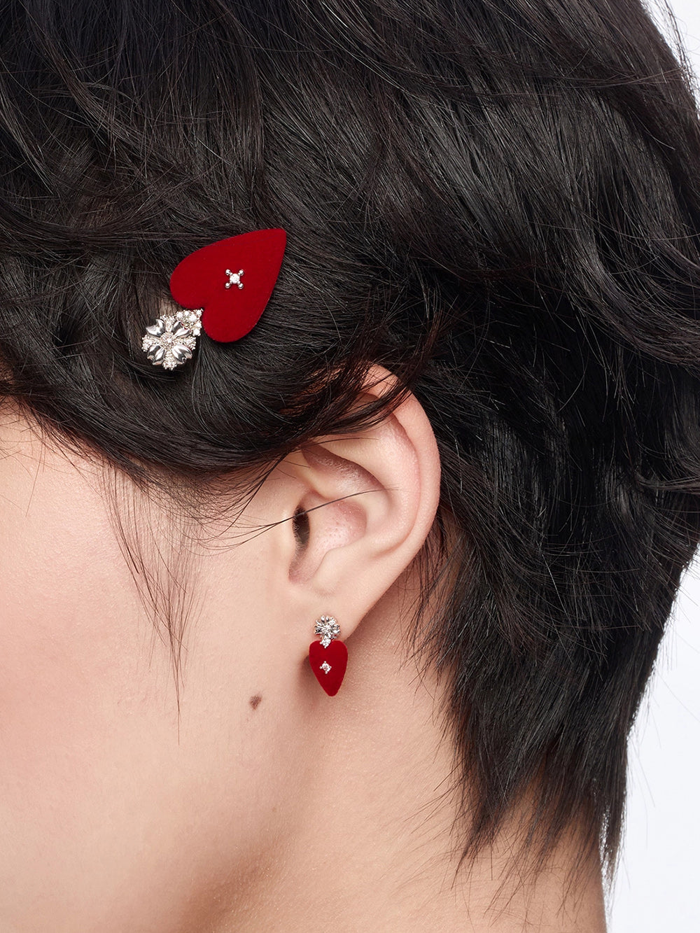 MUKTANK×SUN HUNTER Small-Sized Velvet Heart Floral Crown Stud Earrings