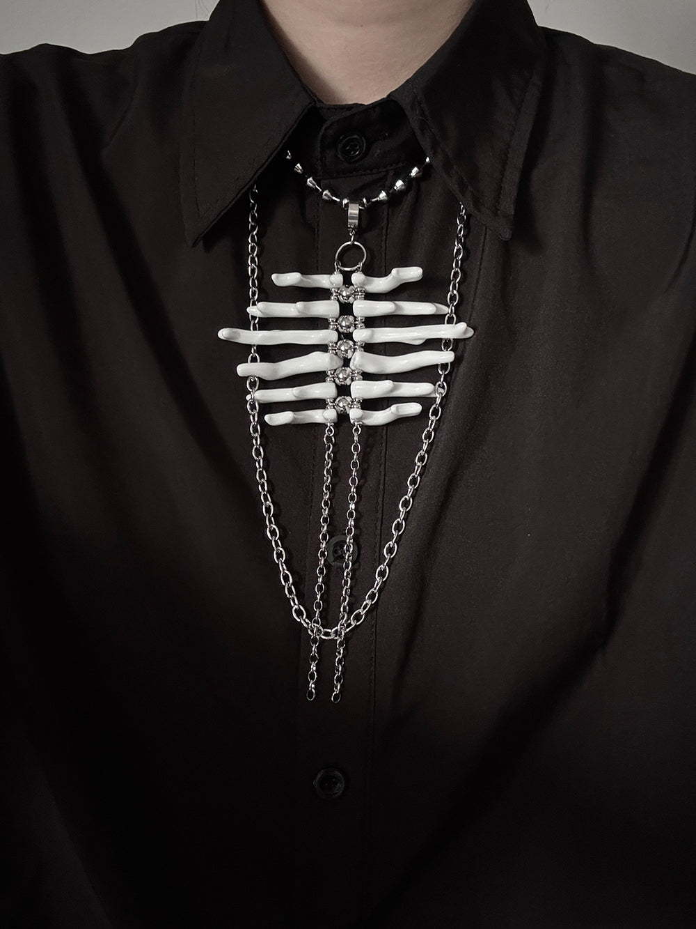 MUKTANK×DARK DREAM Handmade detachable pendant necklace in the shape of a breastbone, with a Gothic and gender-neutral style