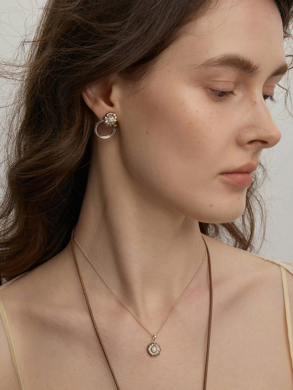 MUKTANK×SUN HUNTER Garden chrysanthemum flower stem earring