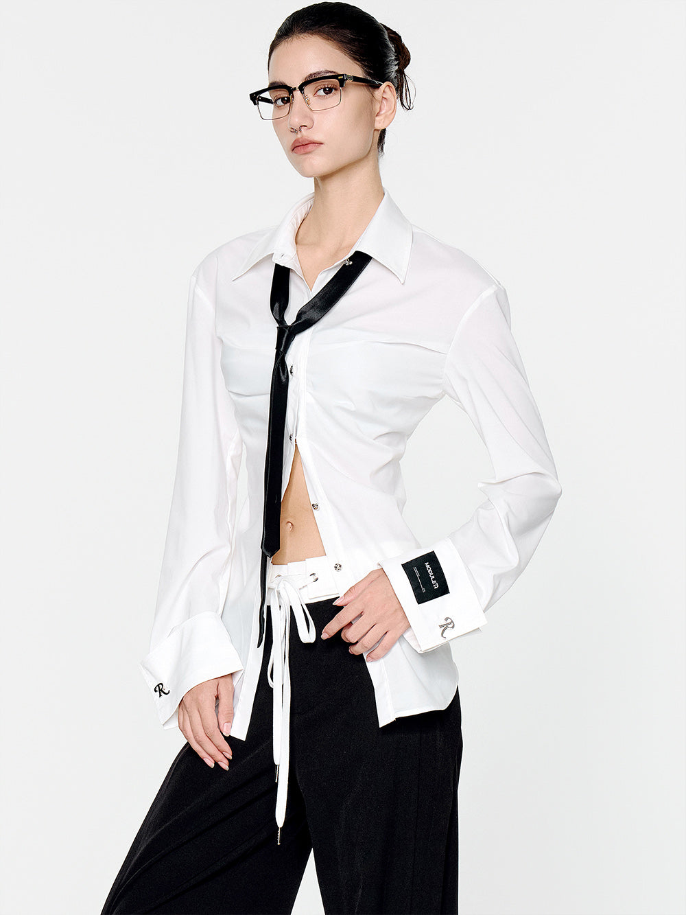 MUKTANK×MODULER Waist-Cinching Slim-Fit Turn-Down Sleeve Shirt in Black and White