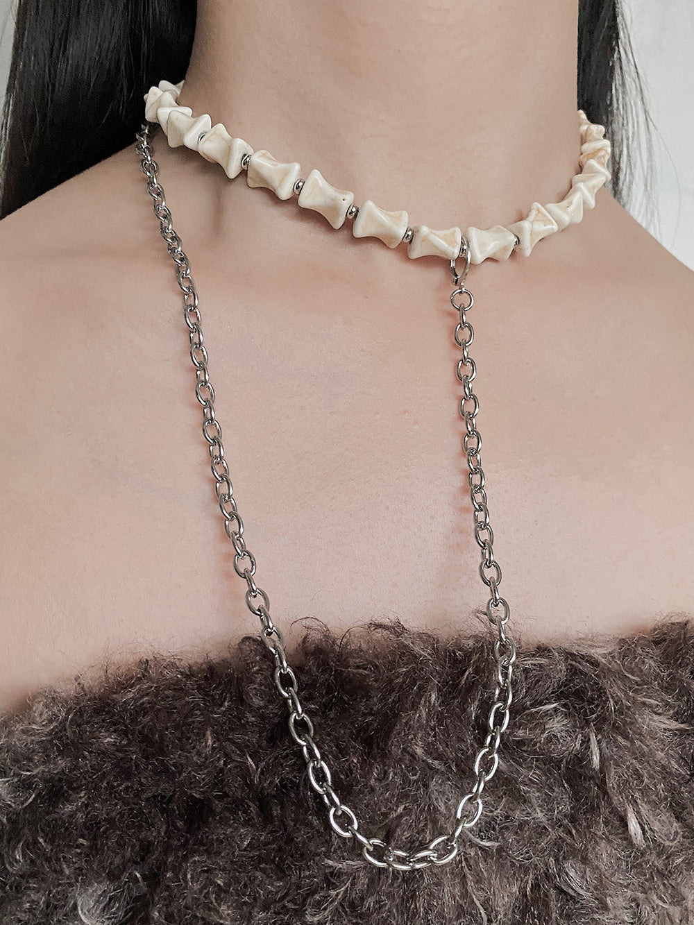 MUKTANK×DARK DREAM Wasteland-style beaded necklace with a bone-shaped design, featuring a detachable chain and multiple ways of wearing