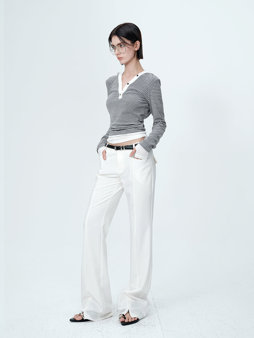 MUKTANK×MODULER Slim-fitting low-waisted Slightly Flared Dress Pants With a belt Included