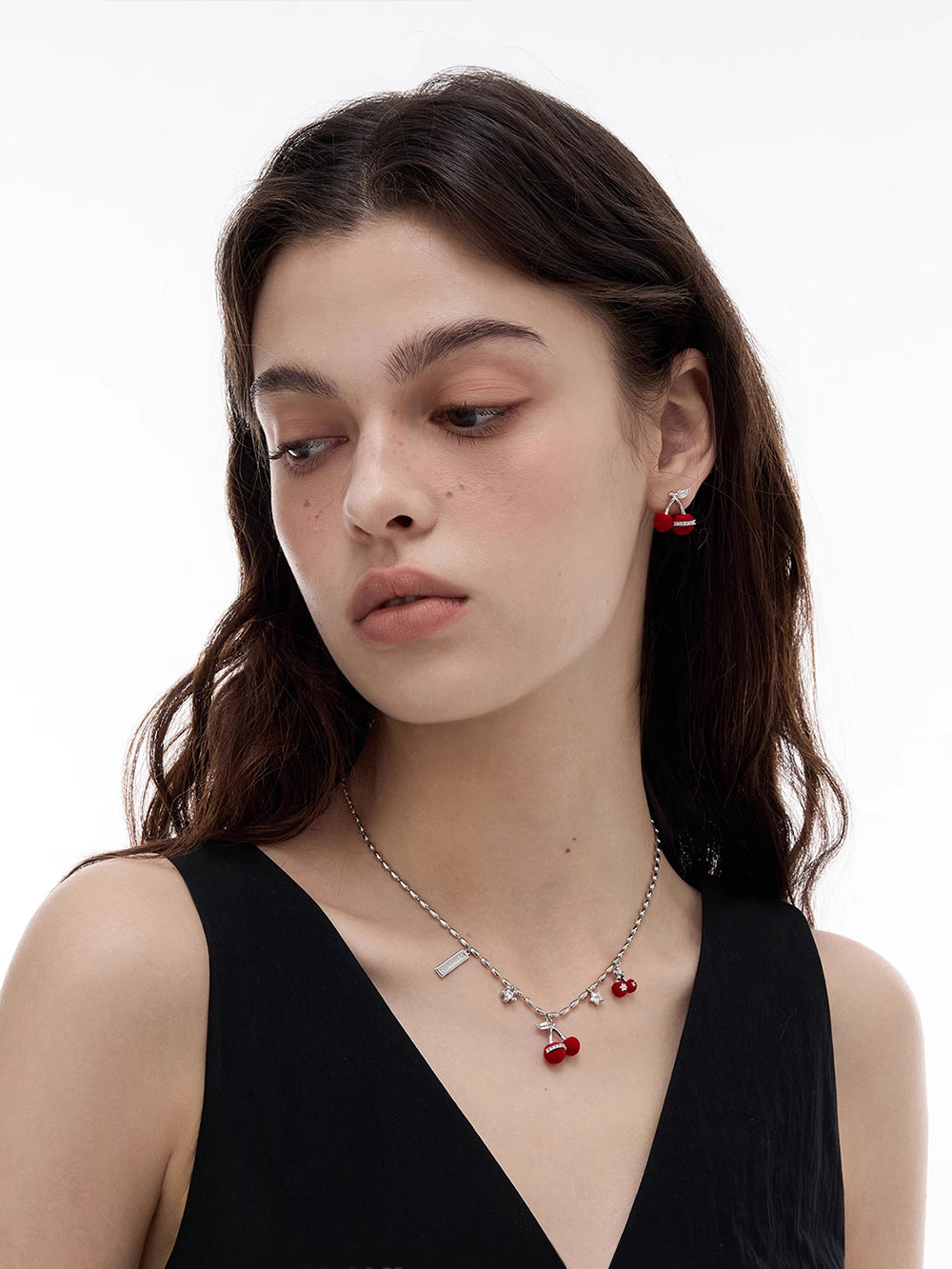 MUKTANK×SUN HUNTER Intricate Velvet Cherry Necklace