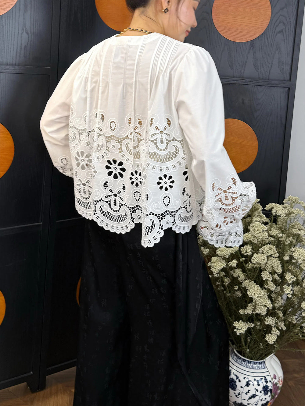 MUKZIN“Capsule Collection”White hollow-out lace loose shirt