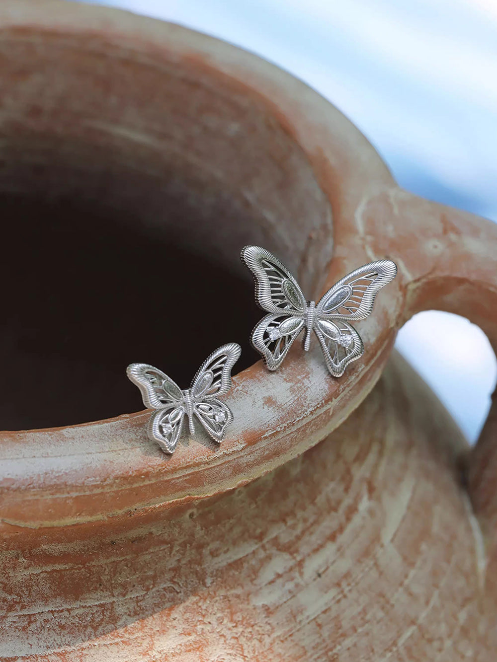 MUKTANK×SUN HUNTER “Emergence”Small-Size Lace Butterfly Earrings