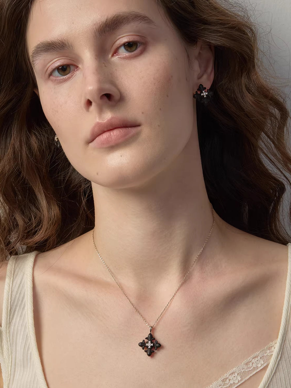 MUKTANK×SUN HUNTER Short Plain Wooden Iris Chain Necklace
