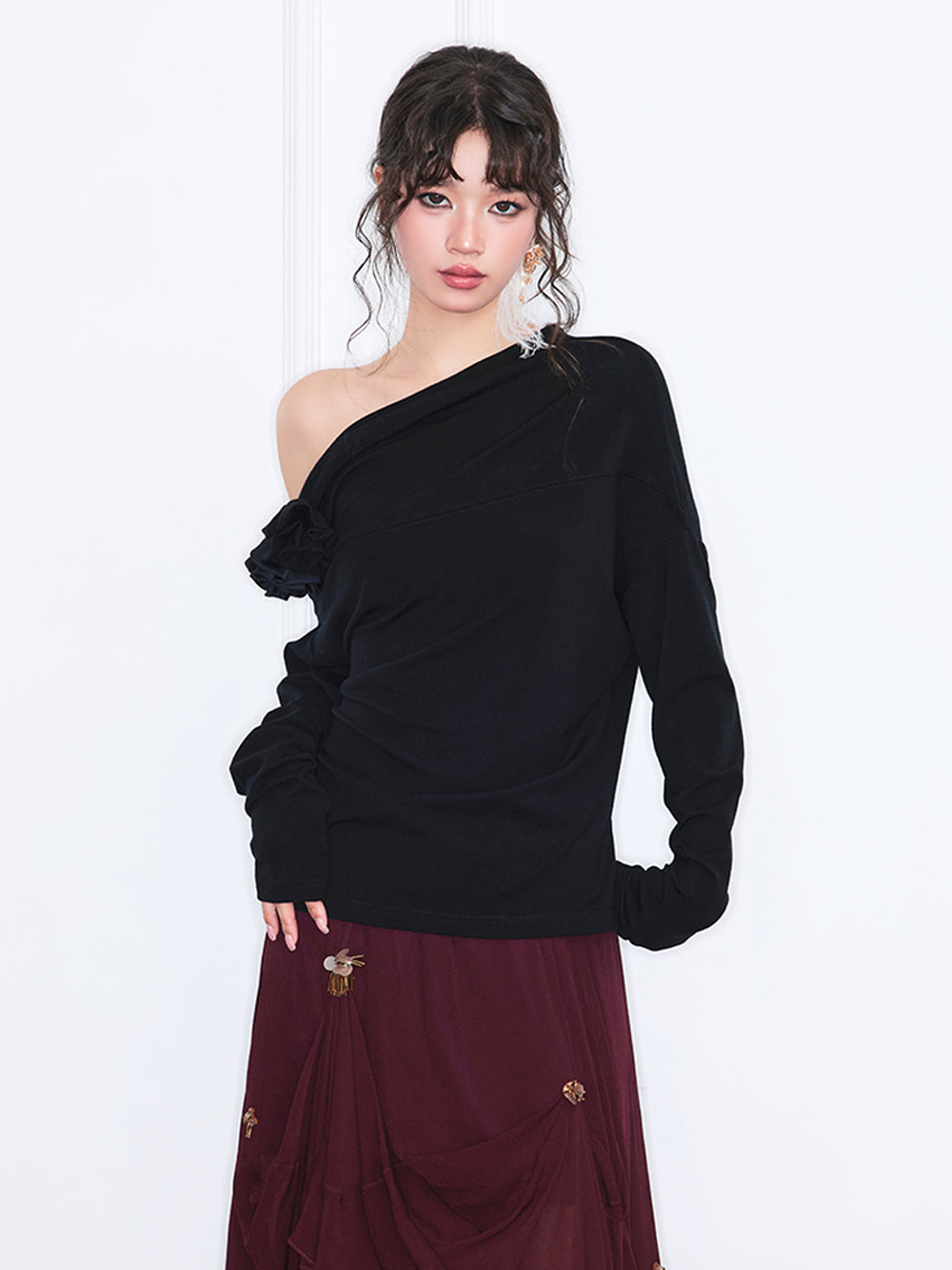 MUKZIN“Realm of Ethereal Mist”Off-the-shoulder loose long-sleeved shirt with three-dimensional flowers