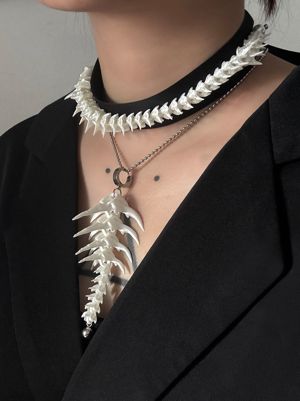 MUKTANK×DARK DREAM 3D printed spiky spinal column pendant hand-tied bone flower necklace, a set of two styles (Style A and Style B) for layered wearing (the pendant can be detached and used as earrings)