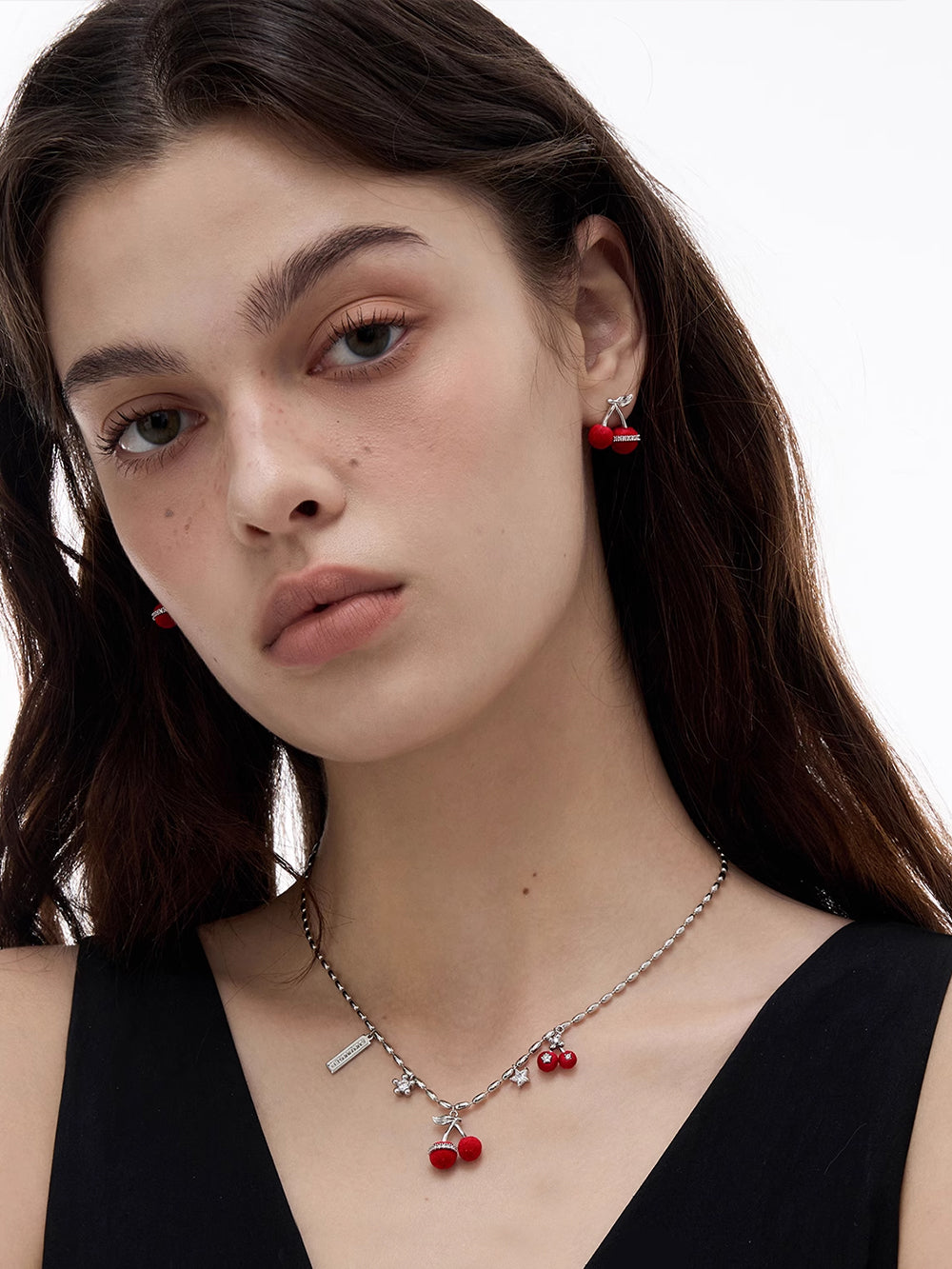 MUKTANK×SUN HUNTER Intricate Velvet Cherry Necklace