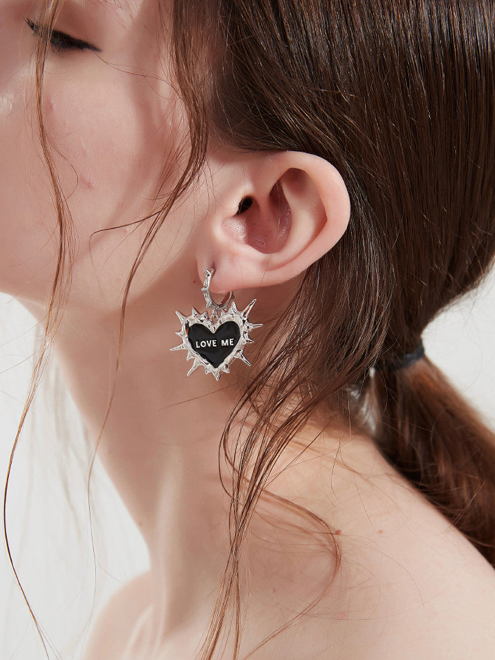 MUKTANK×WHITEHOLE Love Me Earrings