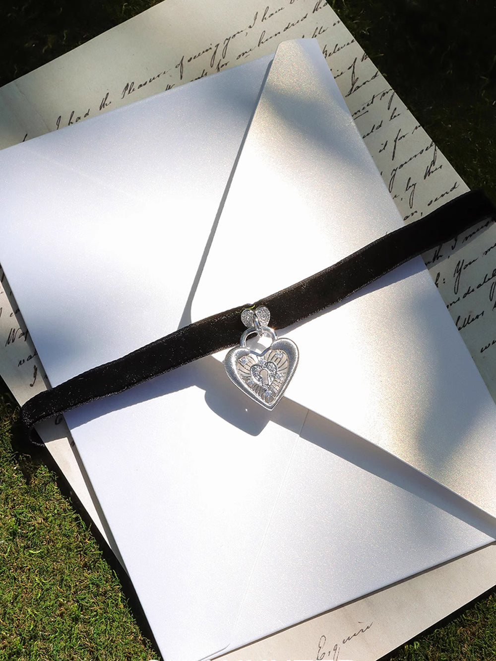 MUKTANK×SUN HUNTERLace heart lock choker