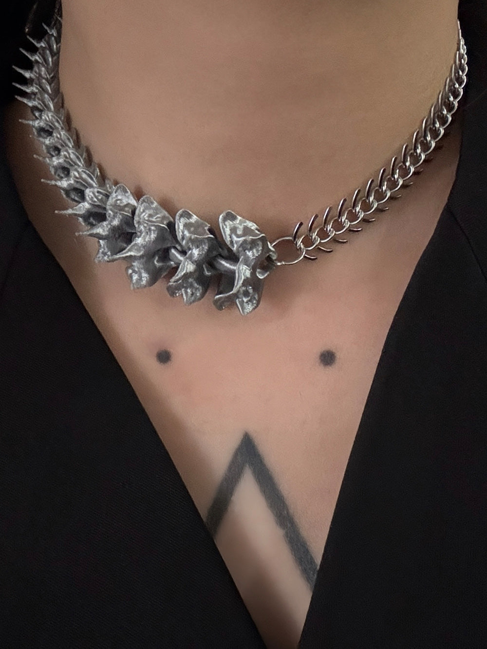 MUKTANK×DARK DREAM 3D printed spiky spinal column pendant necklace with a dual combination of bone flower design (the pendant can be detached and used as earrings