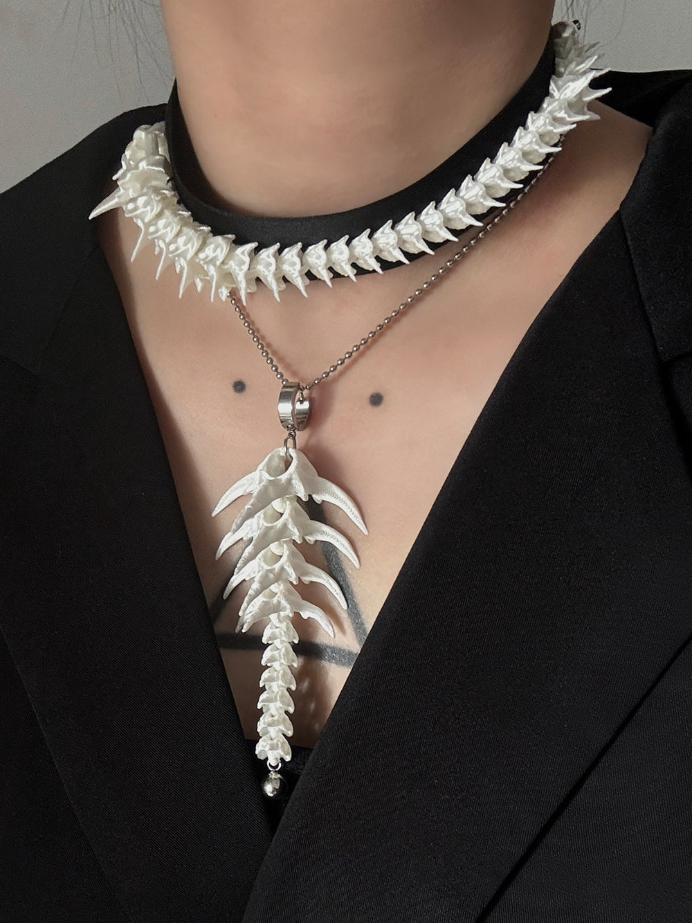 MUKTANK×DARK DREAM 3D printed spiky spinal column pendant hand-tied bone flower necklace, a set of two styles (Style A and Style B) for layered wearing (the pendant can be detached and used as earrings)