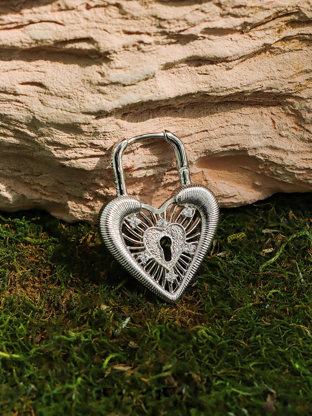 MUKTANK×SUN HUNTER Double-sided lace heart lock earrings