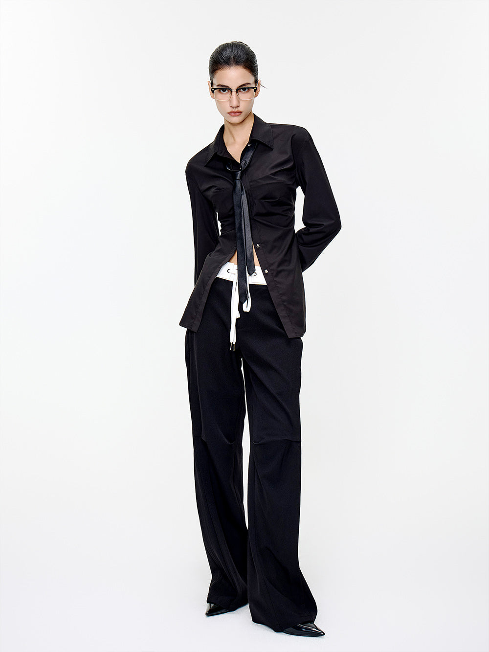 MUKTANK×MODULER Waist-Cinching Slim-Fit Turn-Down Sleeve Shirt in Black and White