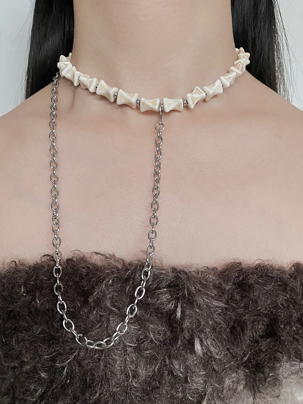 MUKTANK×DARK DREAM Wasteland-style beaded necklace with a bone-shaped design, featuring a detachable chain and multiple ways of wearing