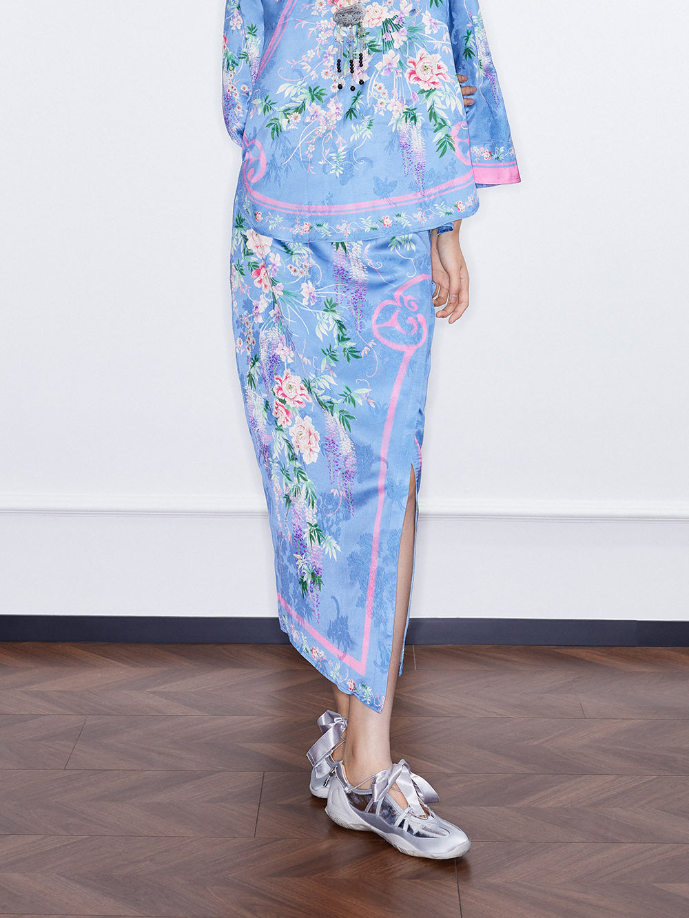 MUKZIN SpringPrelude "Huaxin" Chinese Style Satin Side Slit Straight Tube Skirt
