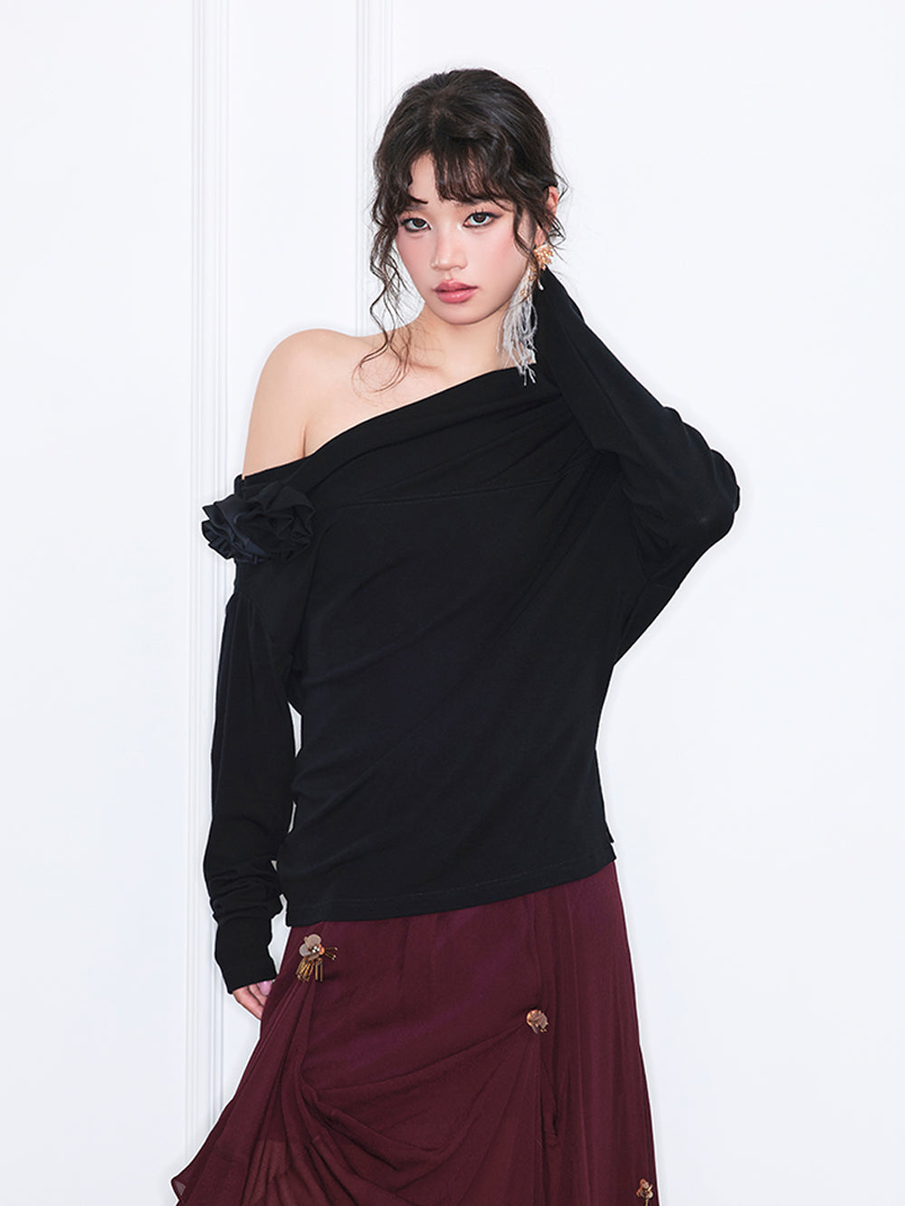 MUKZIN“Realm of Ethereal Mist”Off-the-shoulder loose long-sleeved shirt with three-dimensional flowers
