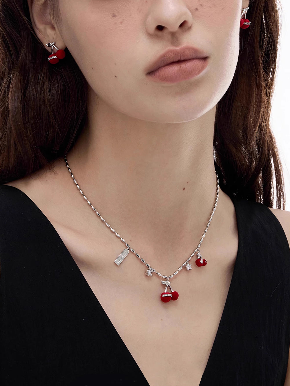 MUKTANK×SUN HUNTER Intricate Velvet Cherry Necklace