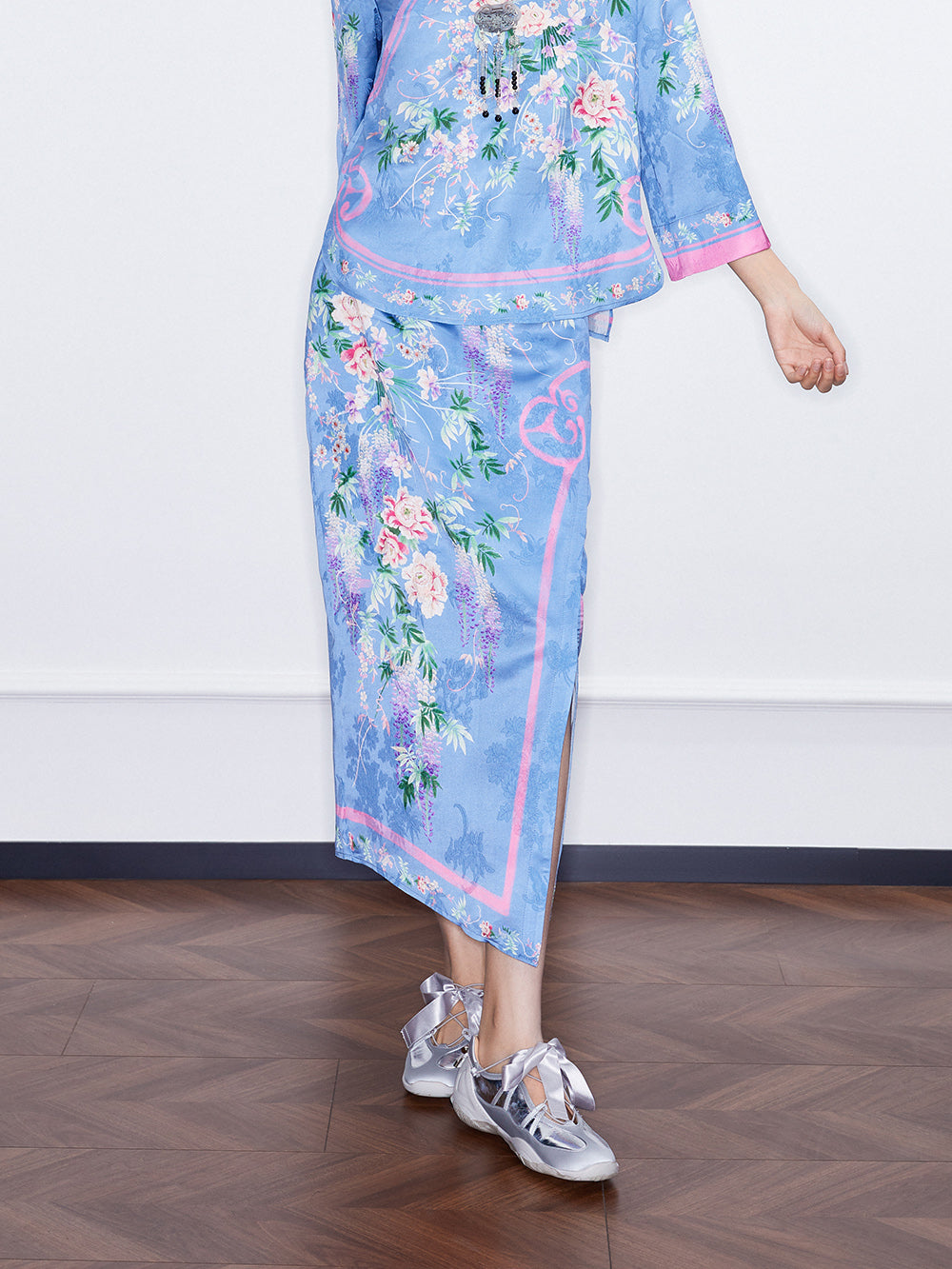 MUKZIN SpringPrelude "Huaxin" Chinese Style Satin Side Slit Straight Tube Skirt