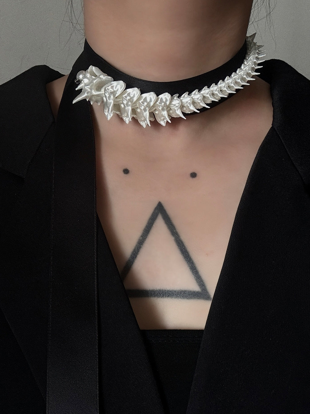 MUKTANK×DARK DREAM 3D printed spiky spinal column pendant hand-tied bone flower necklace, a set of two styles (Style A and Style B) for layered wearing (the pendant can be detached and used as earrings)