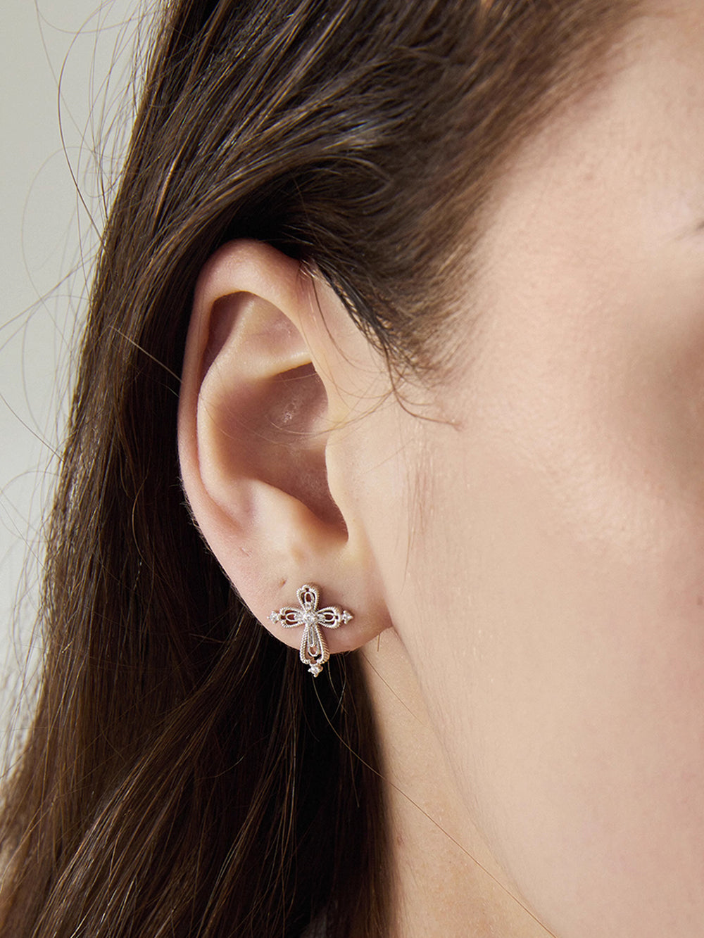 MUKTANK×SUN HUNTER Lace cross stud earrings