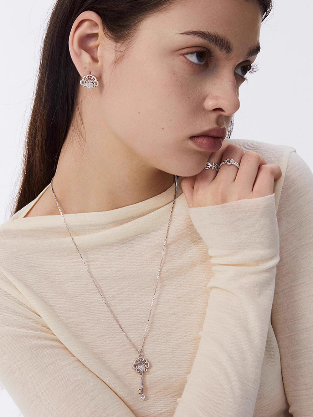 MUKTANK×SUN HUNTERLace key ear cuff