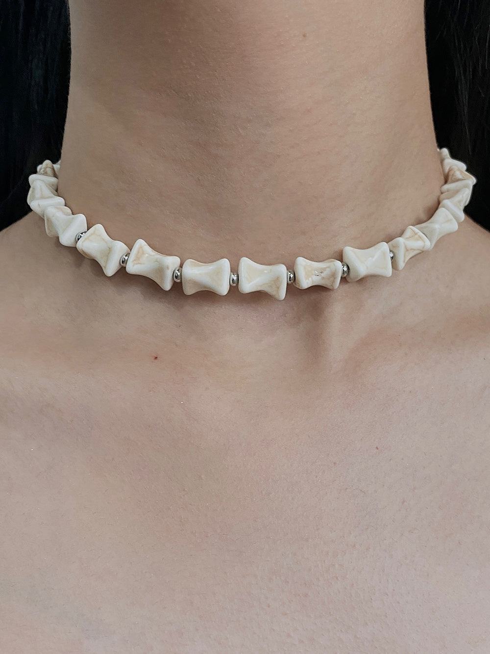 MUKTANK×DARK DREAM Wasteland-style beaded necklace with a bone-shaped design, featuring a detachable chain and multiple ways of wearing