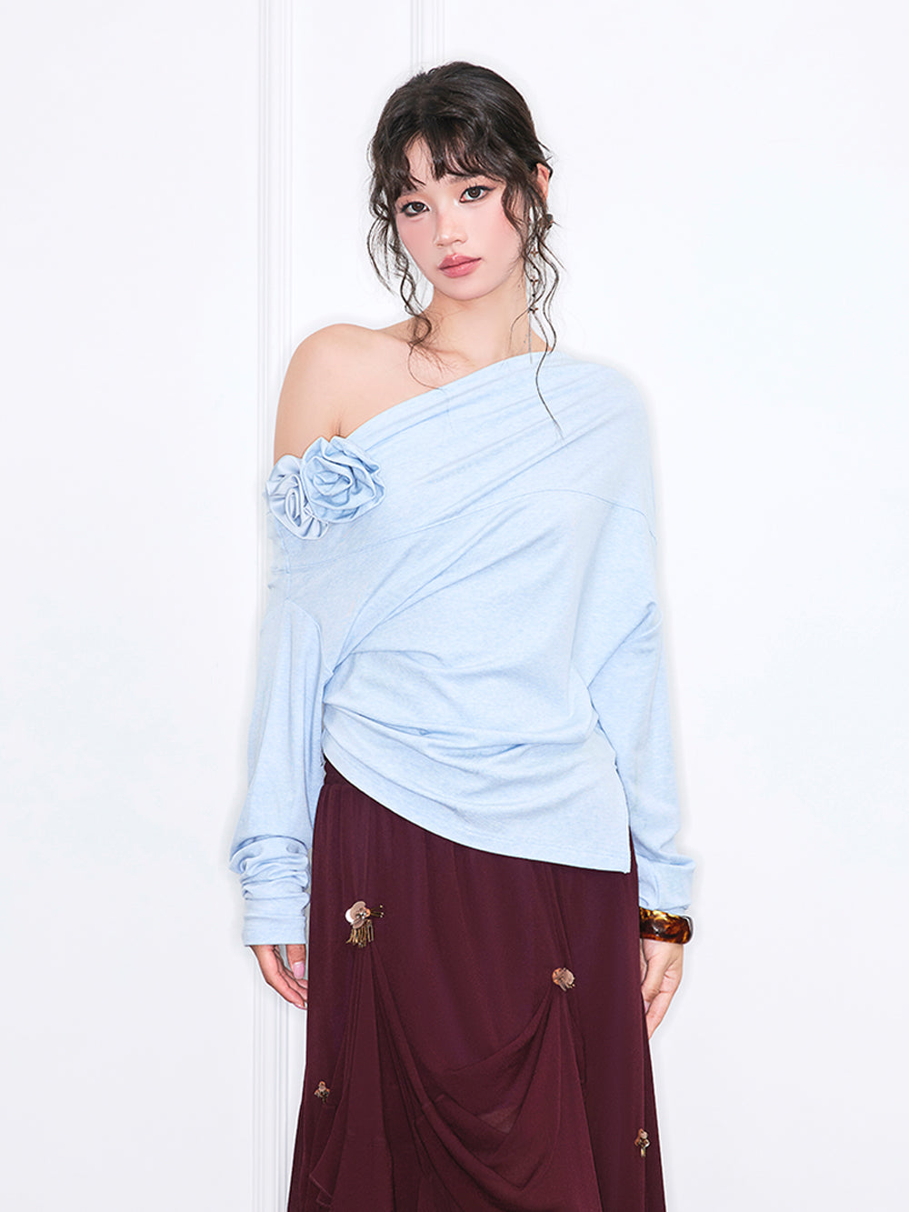 MUKZIN“Realm of Ethereal Mist”Off-the-shoulder loose long-sleeved shirt with three-dimensional flowers