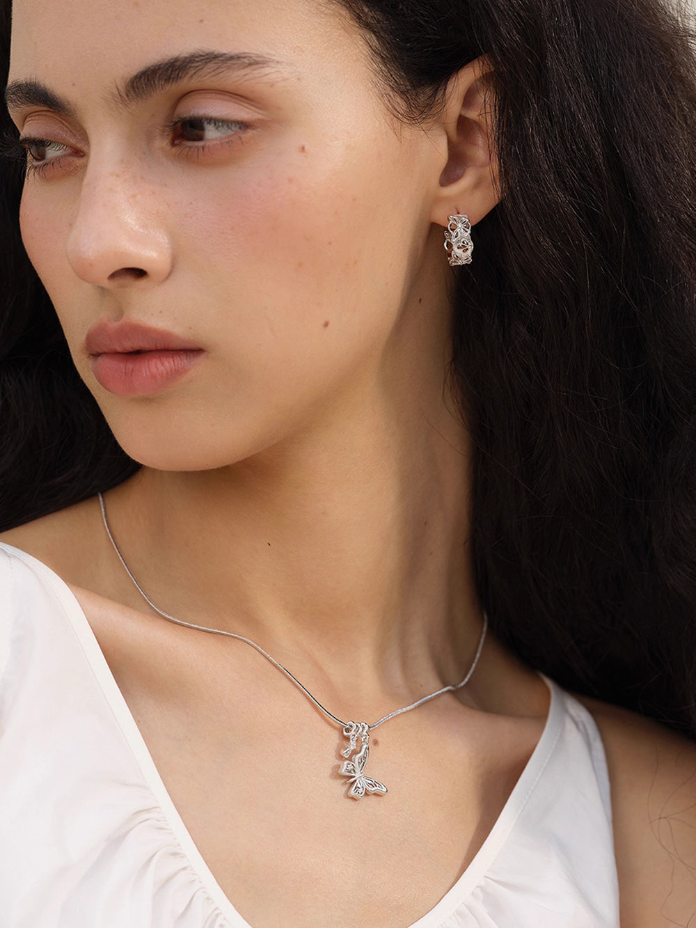 MUKTANK×SUN HUNTER “Emergence”Lace Butterfly Snake Bone Necklace