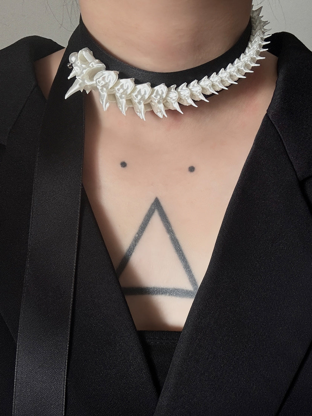 MUKTANK×DARK DREAM 3D printed spiky spinal column pendant hand-tied bone flower necklace, a set of two styles (Style A and Style B) for layered wearing (the pendant can be detached and used as earrings)