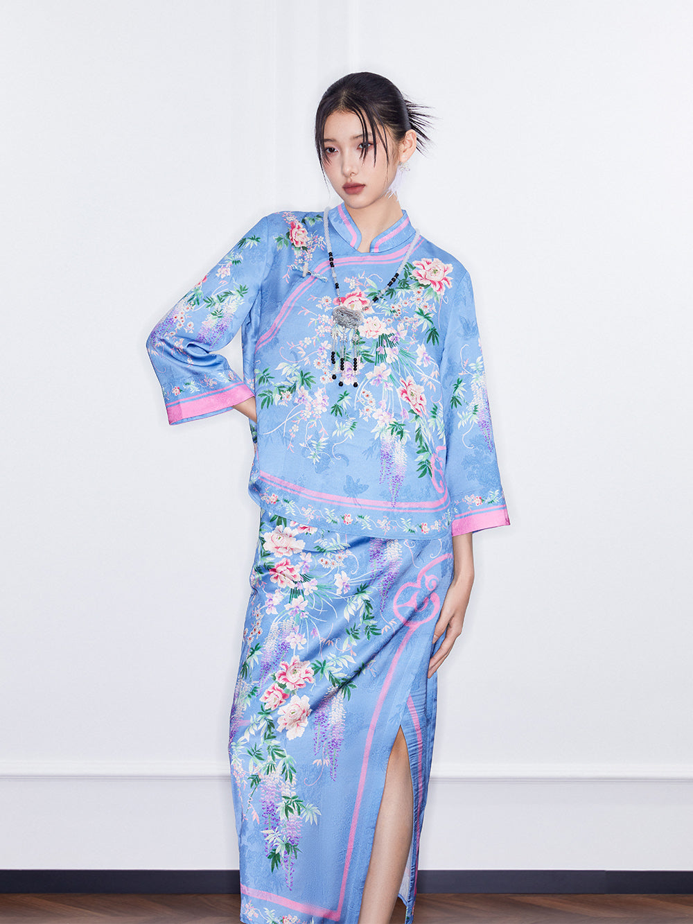 MUKZIN SpringPrelude "Huaxin" Chinese Style Satin Side Slit Straight Tube Skirt