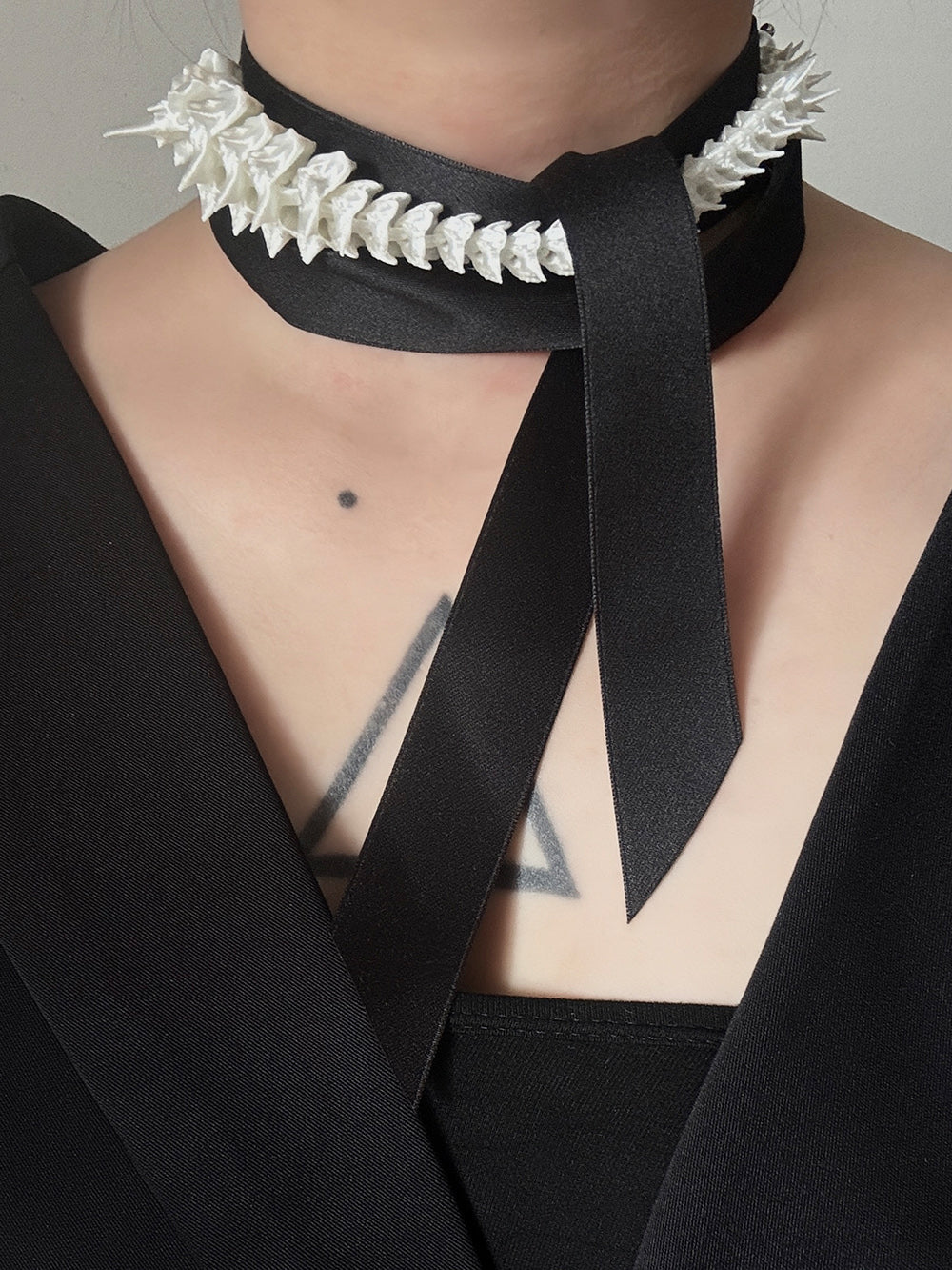 MUKTANK×DARK DREAM 3D printed spiky spinal column pendant hand-tied bone flower necklace, a set of two styles (Style A and Style B) for layered wearing (the pendant can be detached and used as earrings)