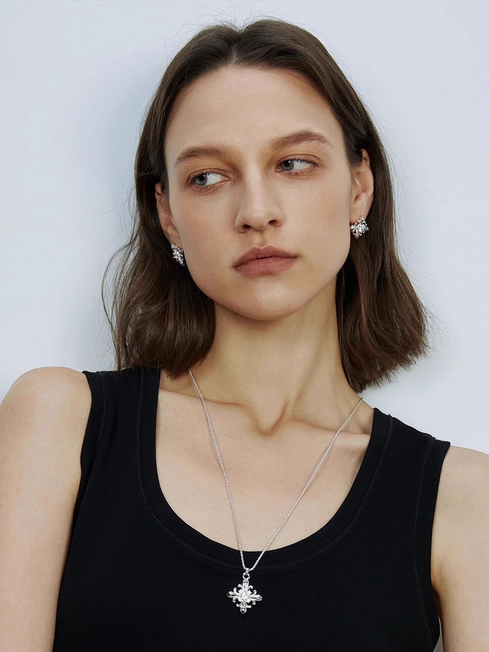 MUKTANK×SUN HUNTER Long Simple Iris-themed Necklace