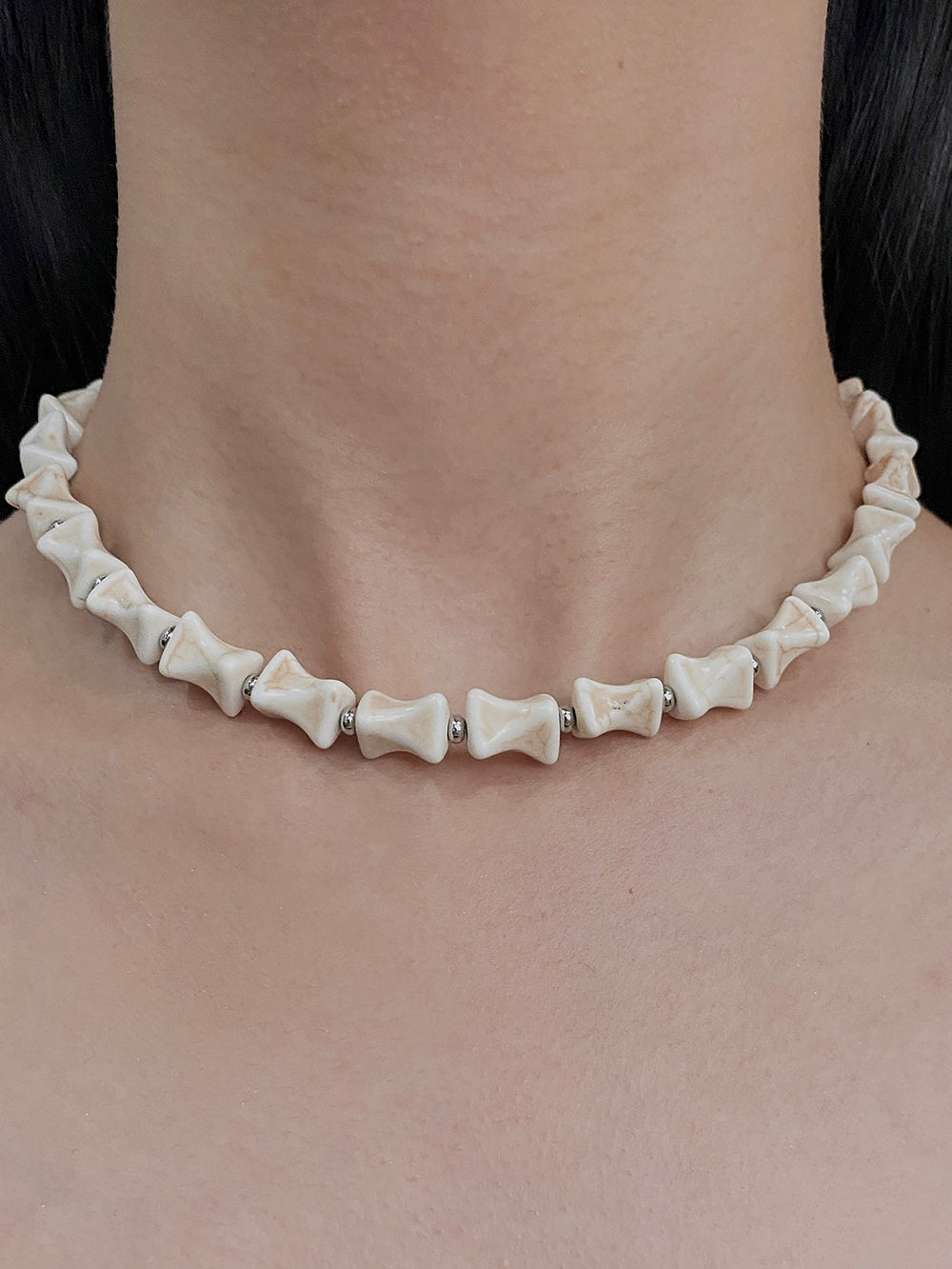 MUKTANK×DARK DREAM Wasteland-style beaded necklace with a bone-shaped design, featuring a detachable chain and multiple ways of wearing