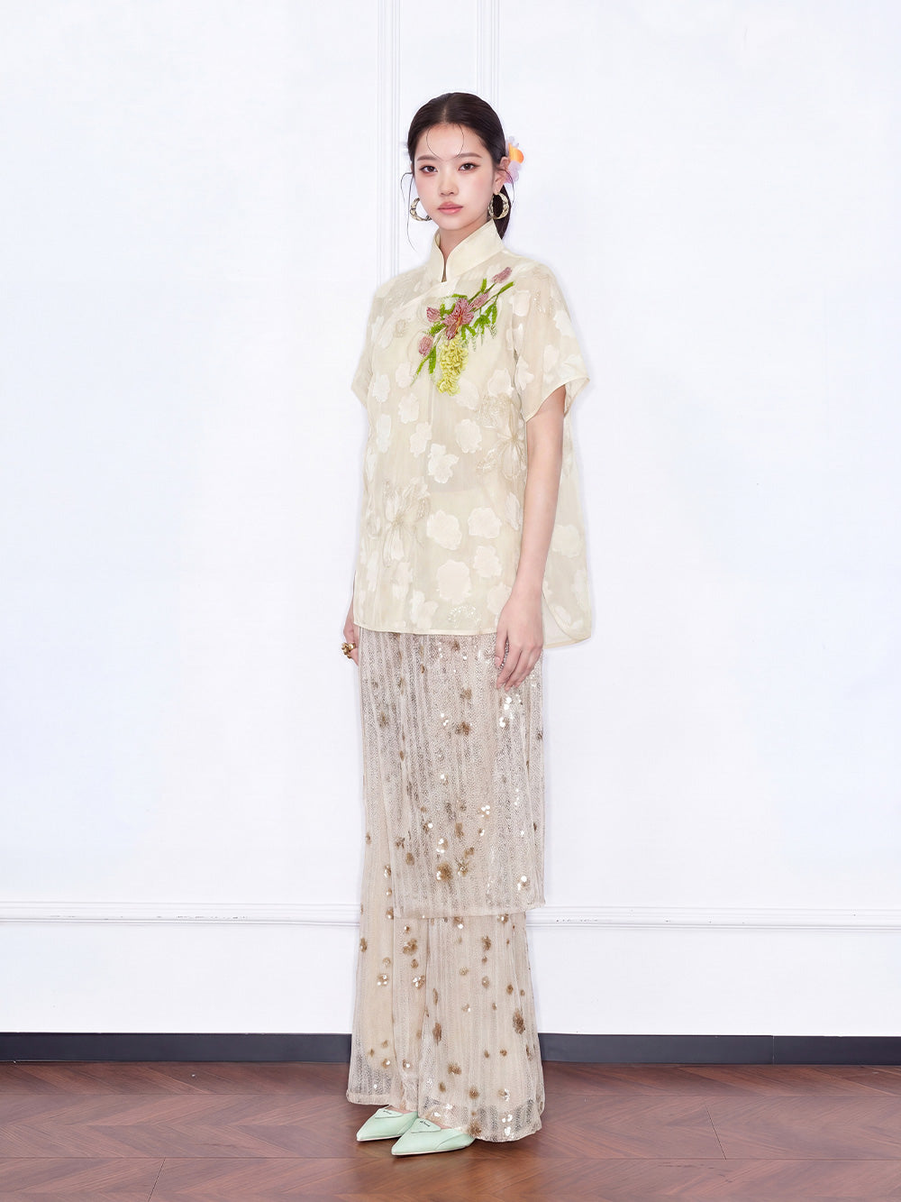 MUKZIN "Capsule Collection" New‑Chinese Style Heavy‑Embroidered V‑Neck Elegant Yellow Shirt