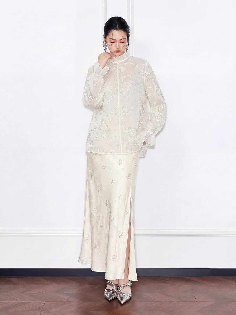 MUKZIN "Capsule Collection" New Chinese Style Luxurious Lace Blouse With Heavy Embroidery & Flared Sleeves