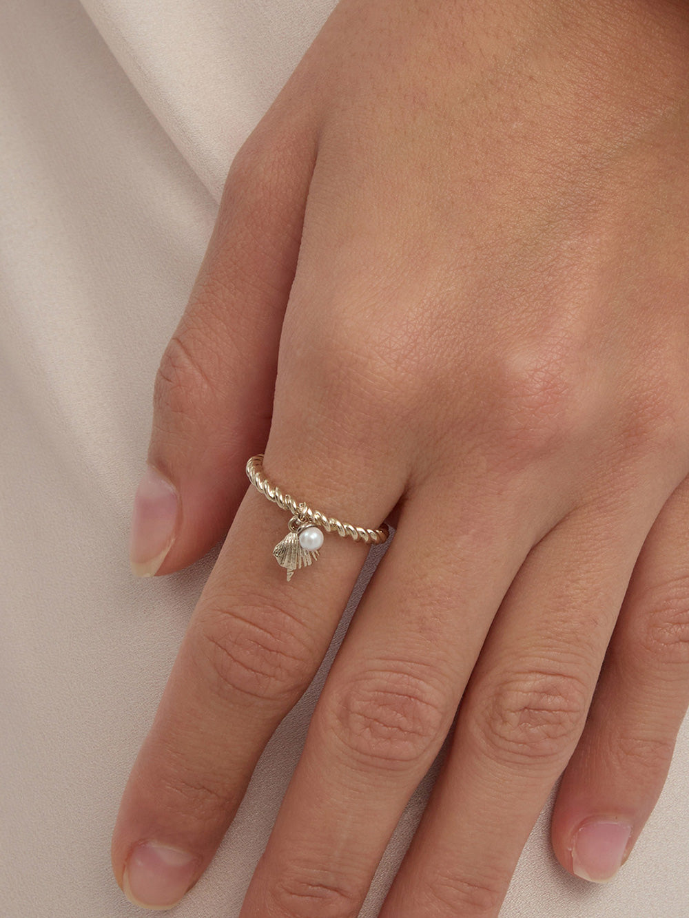 MUKTANK x SUN HUNTER Minimal Twist‑Pattern Ring