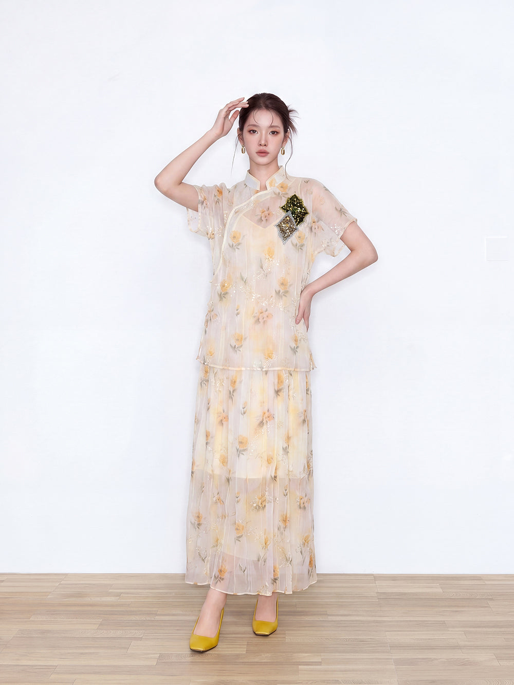 MUKZIN×Capsule Collection New Chinese-Style Linen Top with ICH Hami Hand Embroidery & Floral Print