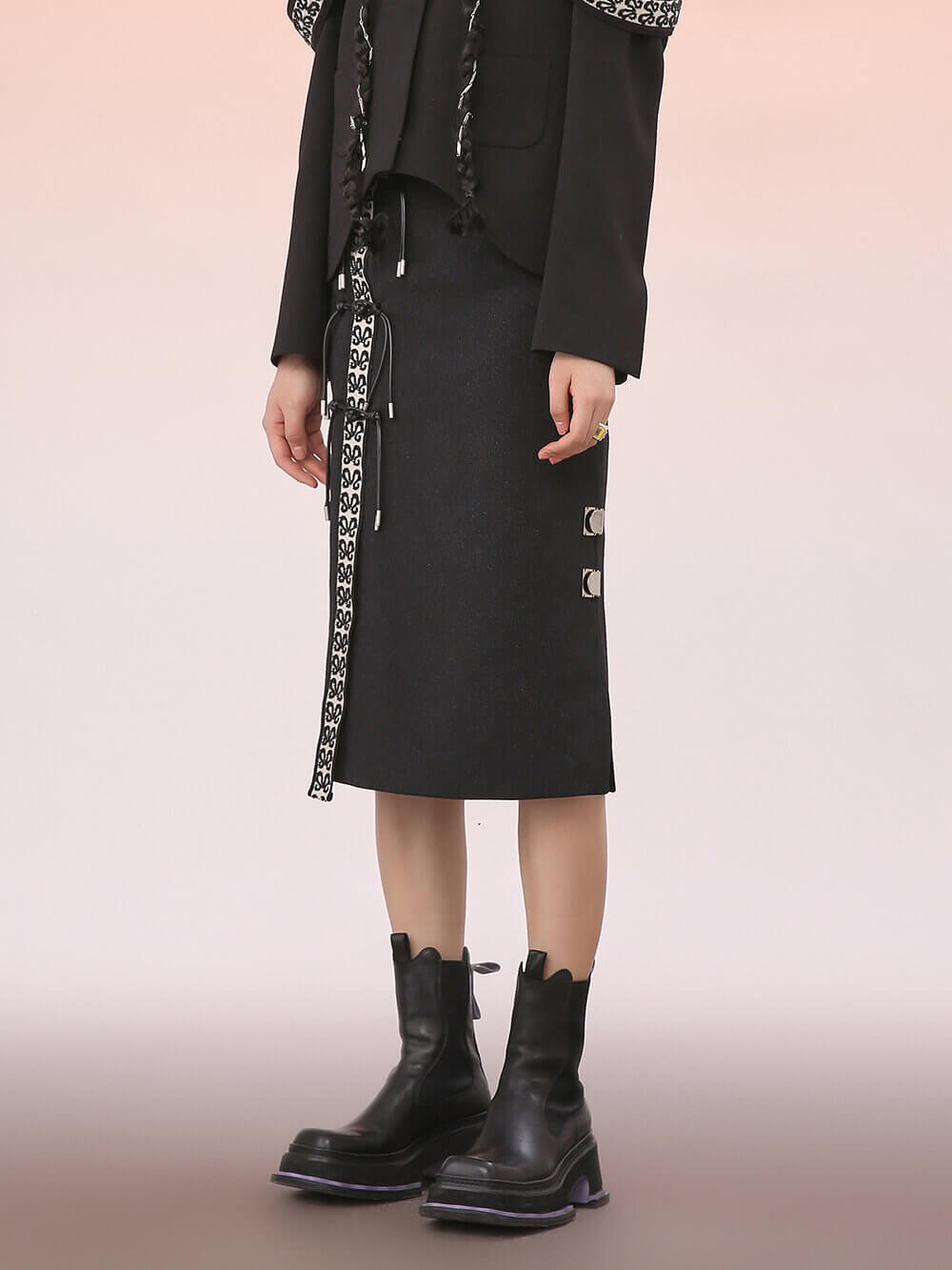 MUKZIN Black Vintage Minimalist Mid Skirt