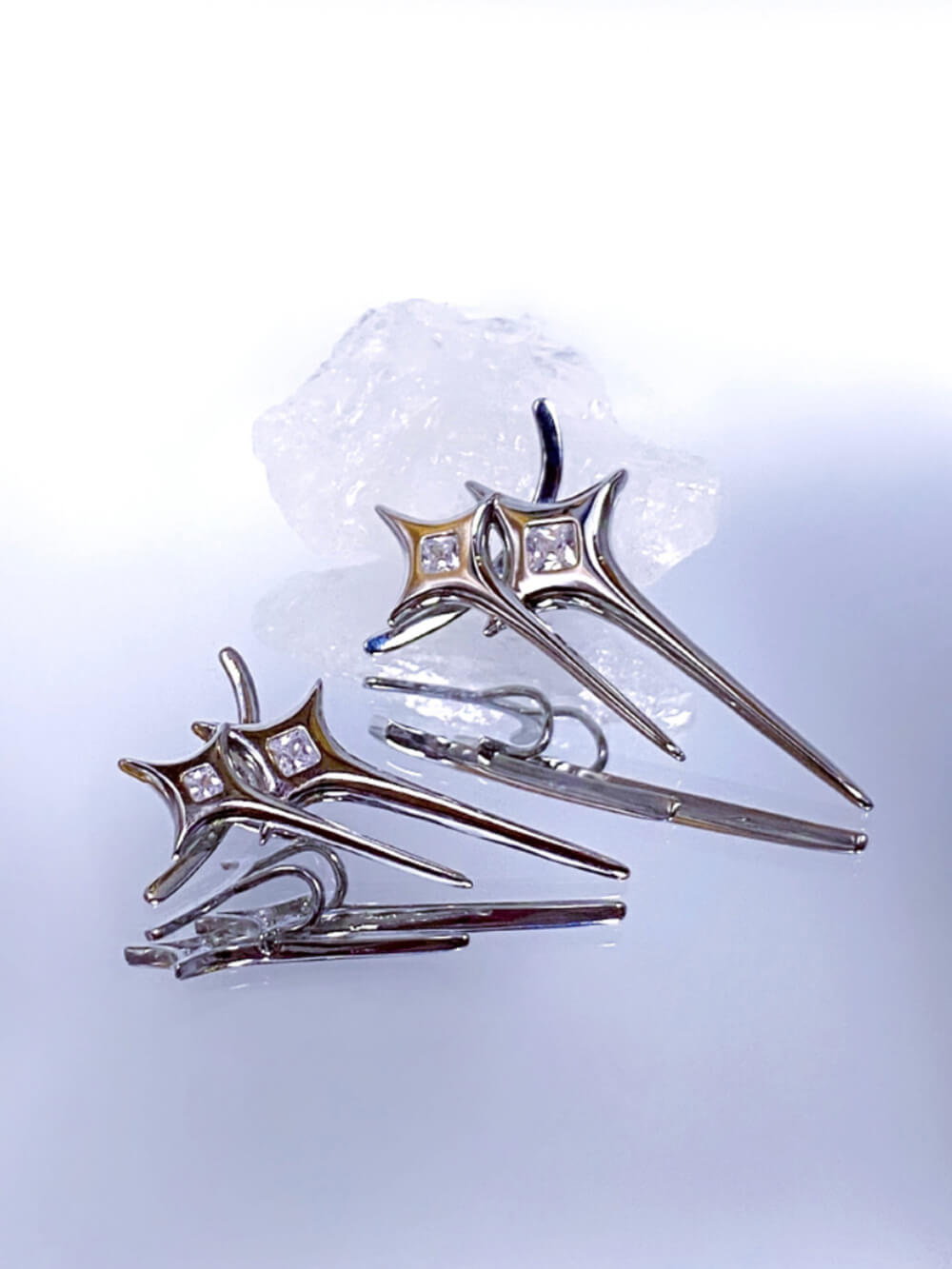 MUKTANK X WHITEHOLE Meteor Ear Clip Small