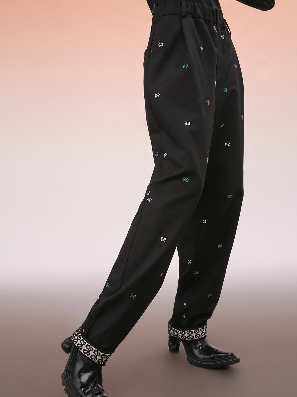 MUKZIN Embroidered Texture Casual Cloth Cropped Pants