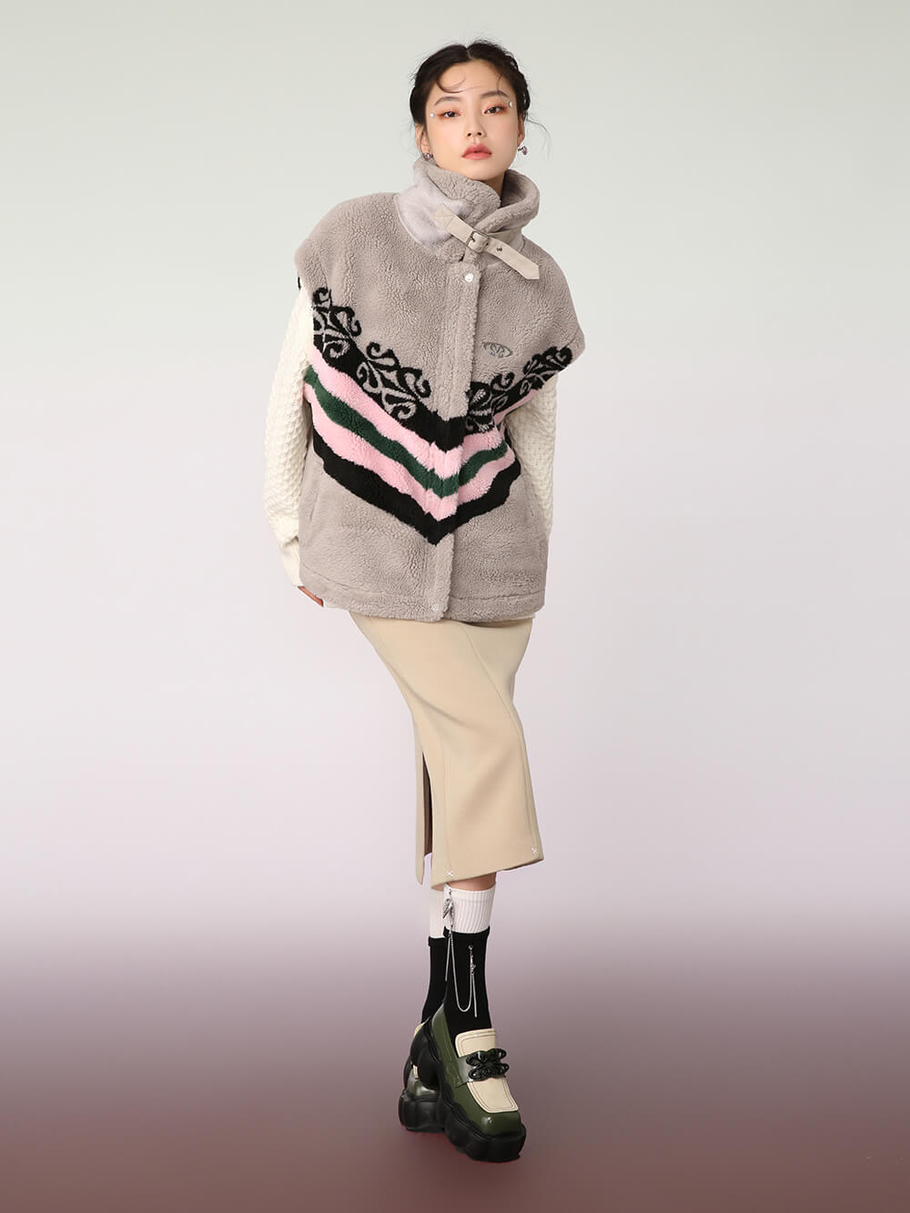 MUKZIN Beige Loose Lambhair Vest