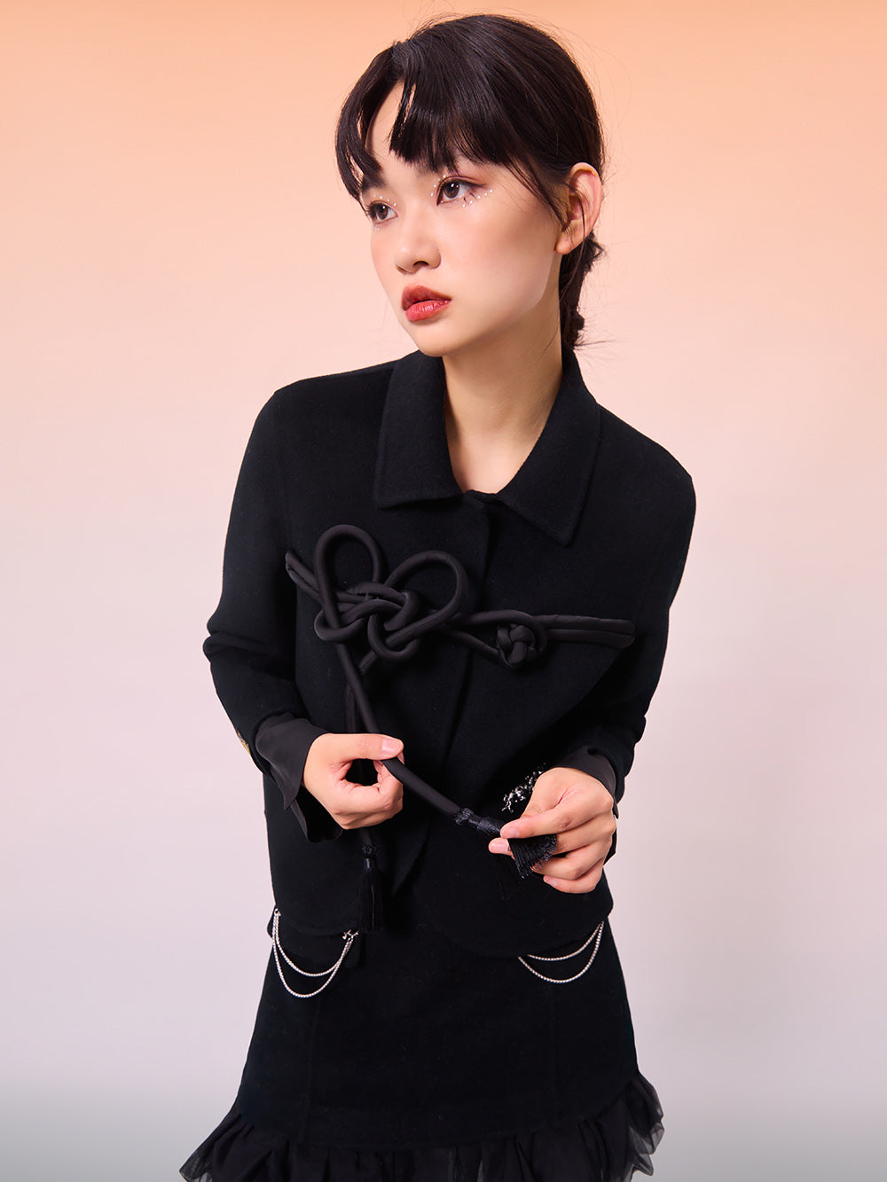 MUKZIN Short Woolen Coat With Black Heart Buckle Design