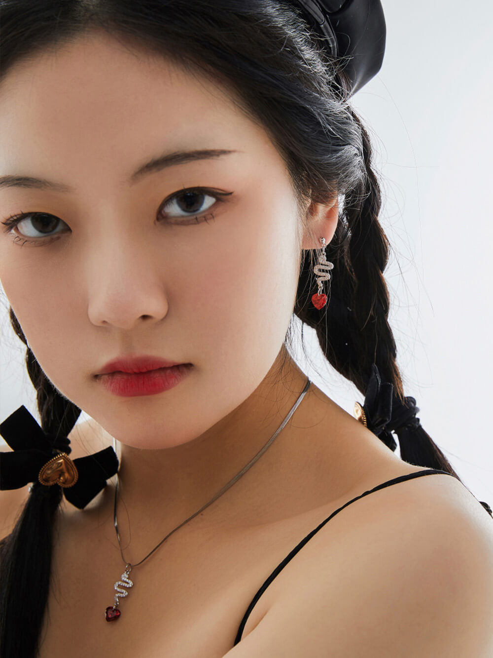 MUKTANK X WHITEHOLE Serpentine Heart Zircon Necklace
